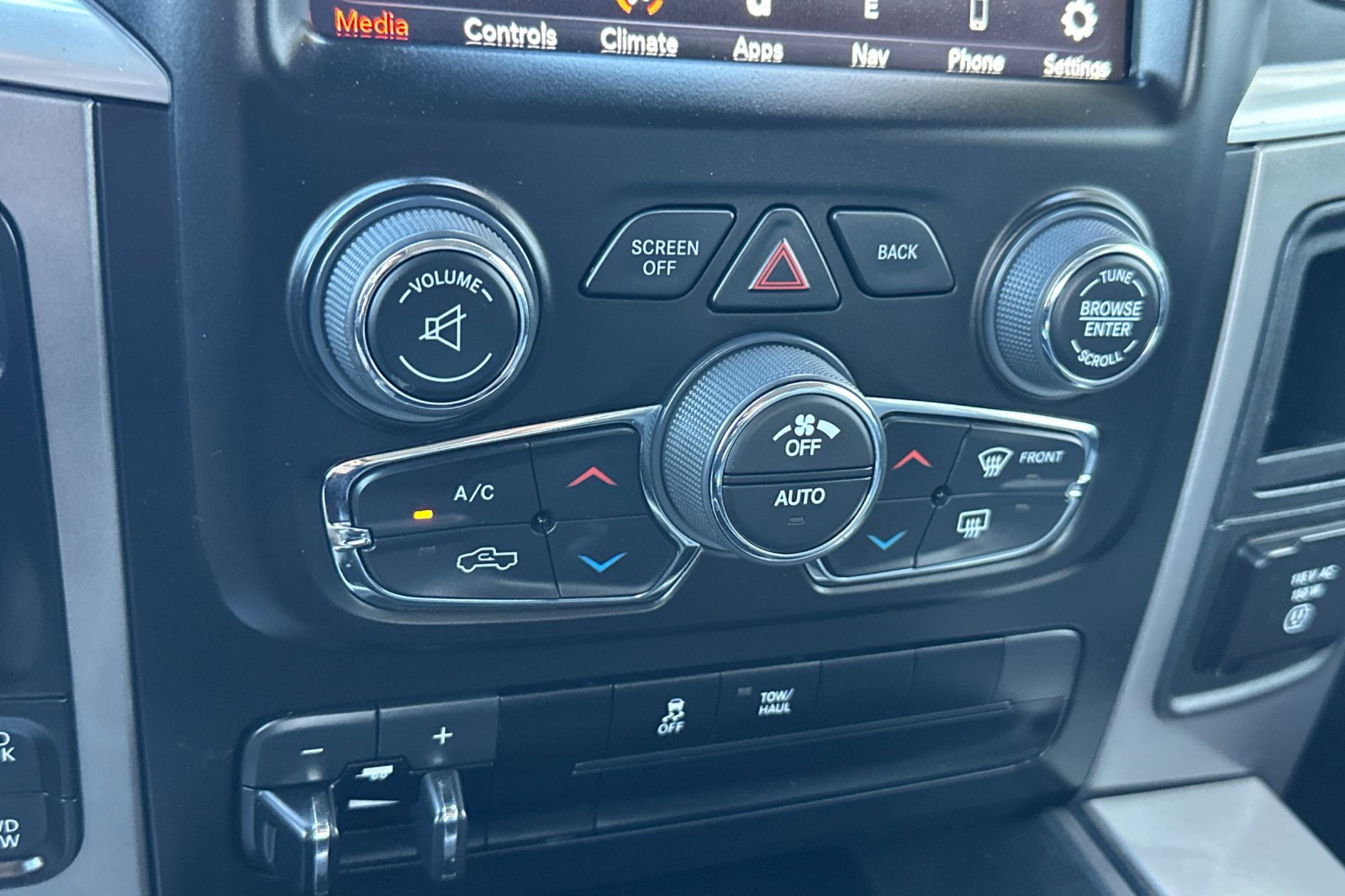 2023 Ram 1500 Classic SLT photo 20