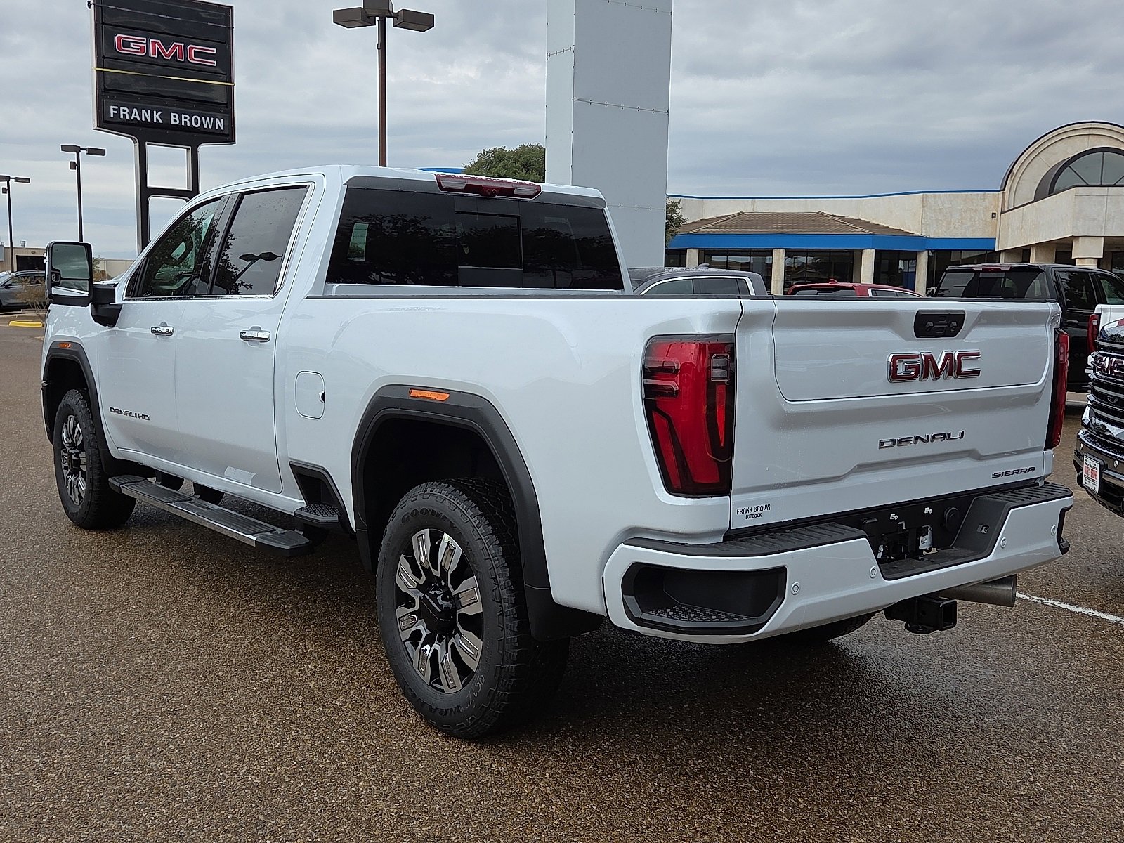 2026 Gmc Sierra 2500 HD Denali photo 2