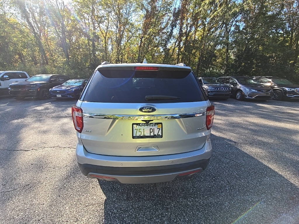 2017 Ford Explorer XLT photo 5