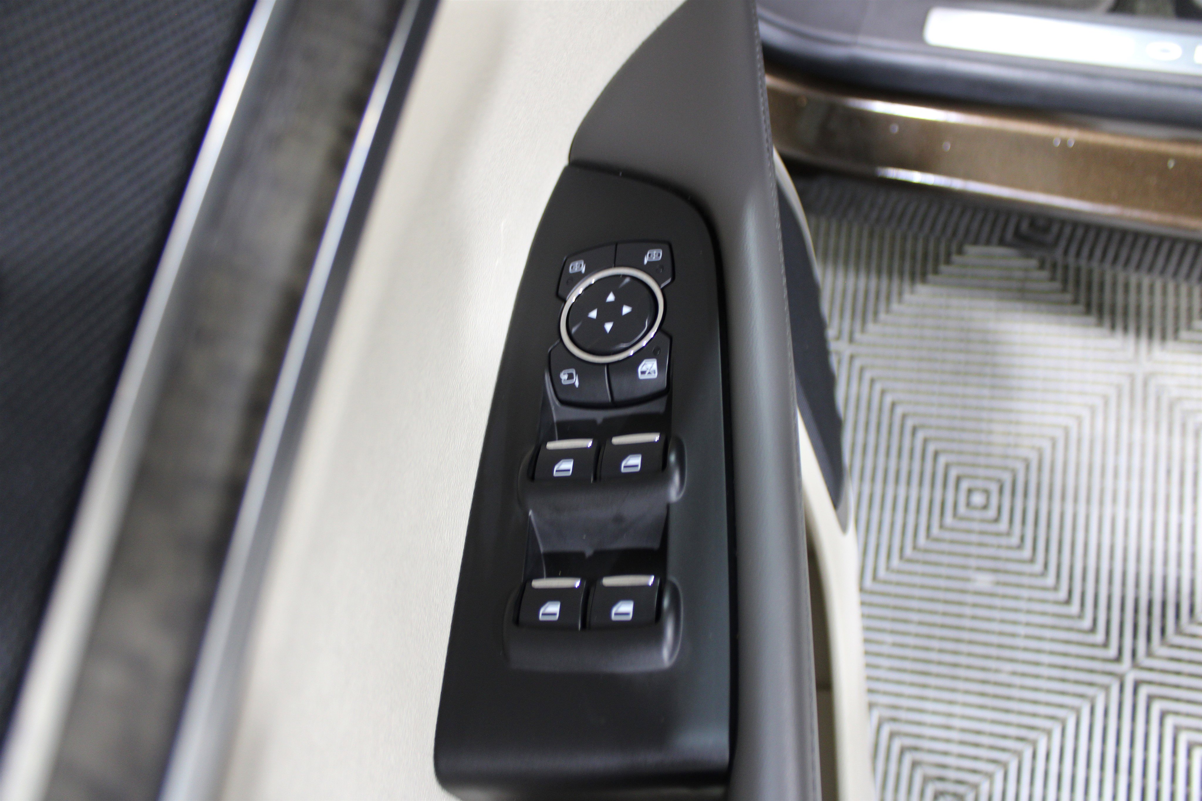 2020 Lincoln Nautilus Reserve photo 4