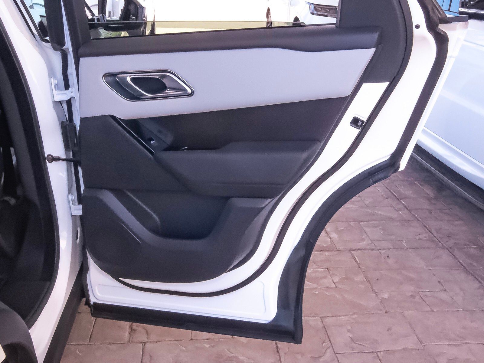 2026 Land Rover Range Rover Velar SE photo 46
