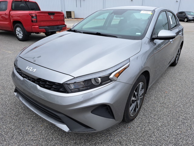 2023 Kia Forte LXS photo 2