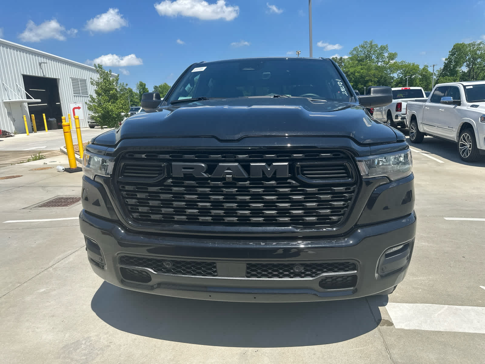 2025 Ram 1500 Tradesman photo 2