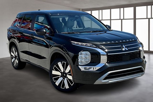 2025 Mitsubishi Outlander SE photo 3