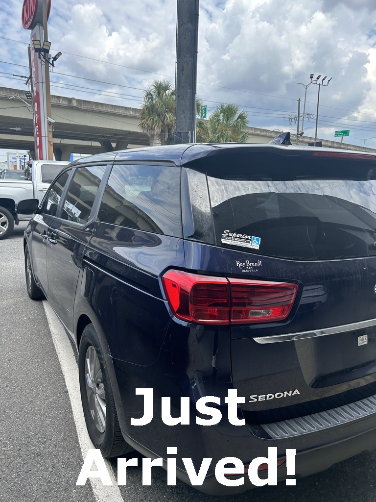 2021 Kia Sedona LX photo 3