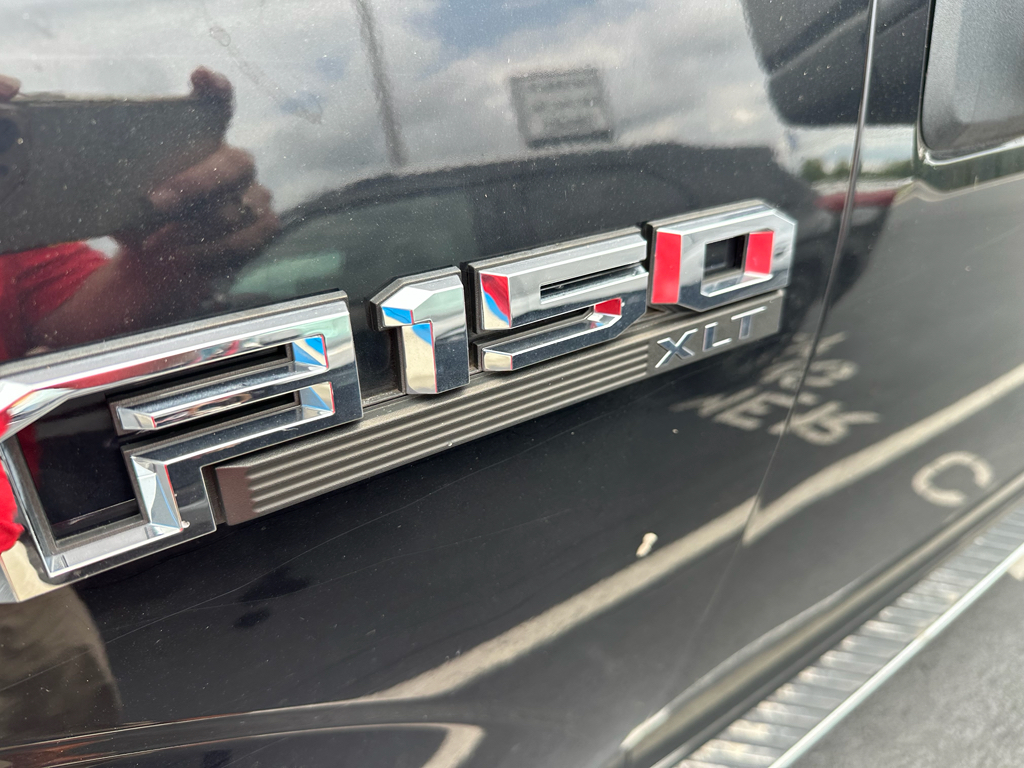 2019 Ford F-150 XLT photo 2
