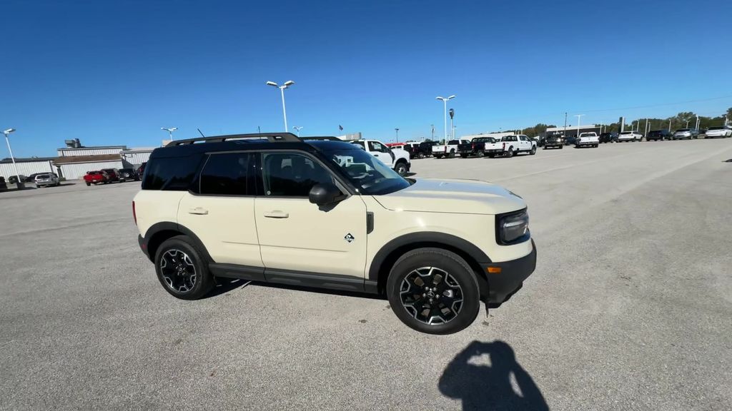 2025 Ford Bronco Sport Outer Banks photo 2