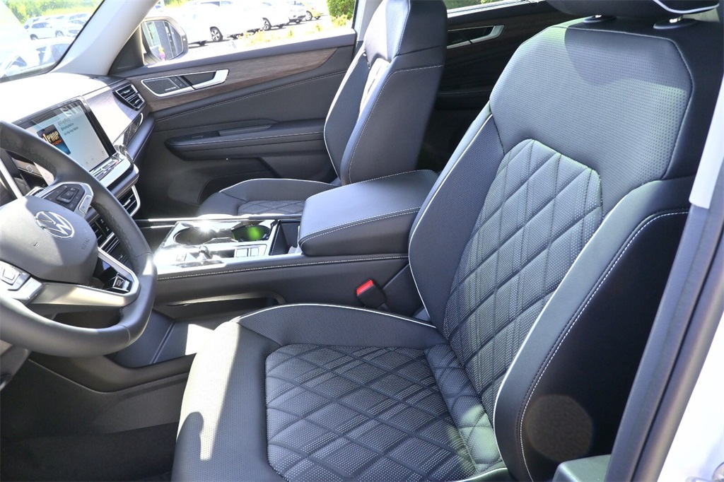 2026 Volkswagen Atlas SEL Premium R-Line photo 8