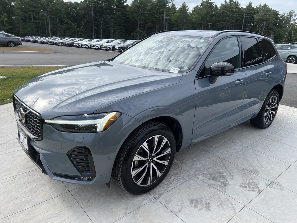 2023 Volvo XC60 B5 Plus photo 3