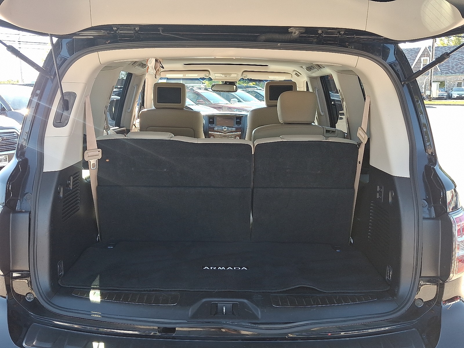 2017 Nissan Armada Platinum photo 26
