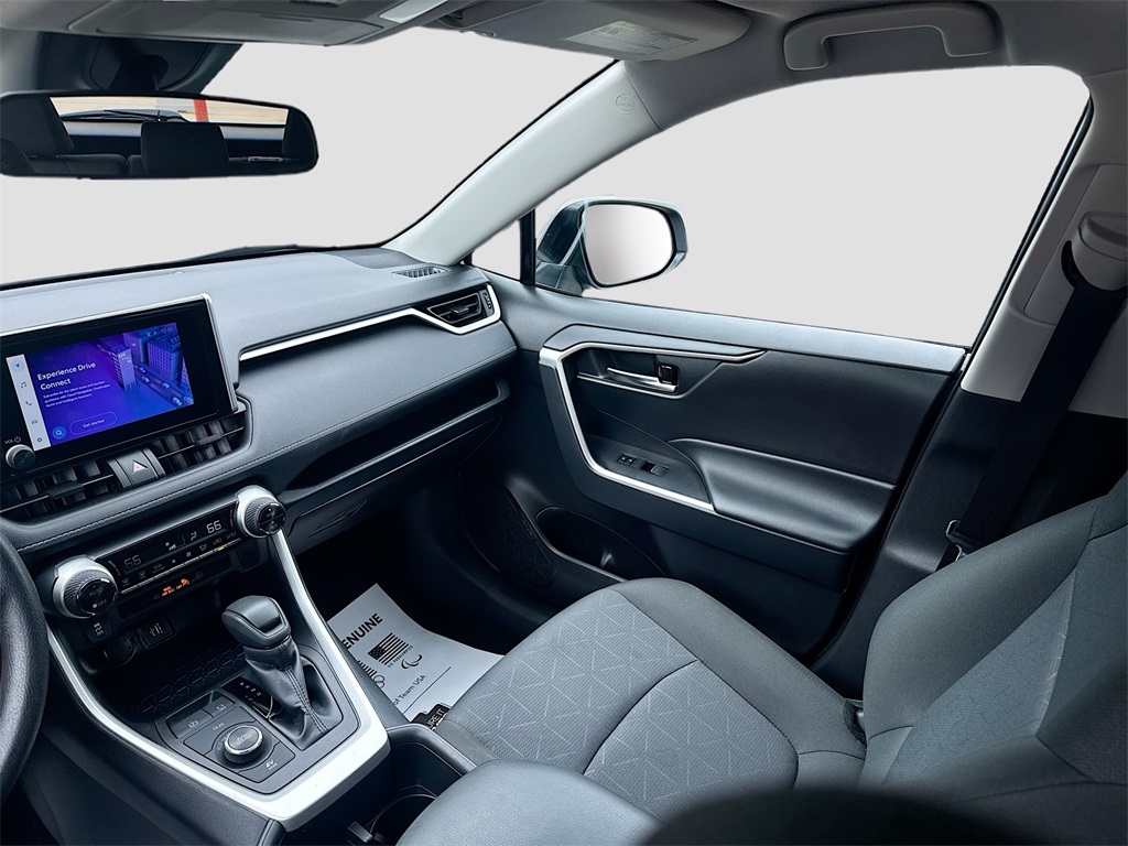 2025 Toyota RAV4 Hybrid XLE photo 24