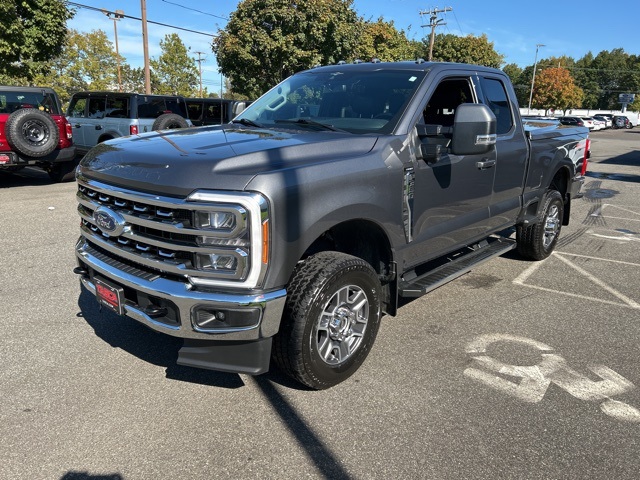 2023 Ford F-350 Lariat photo 3
