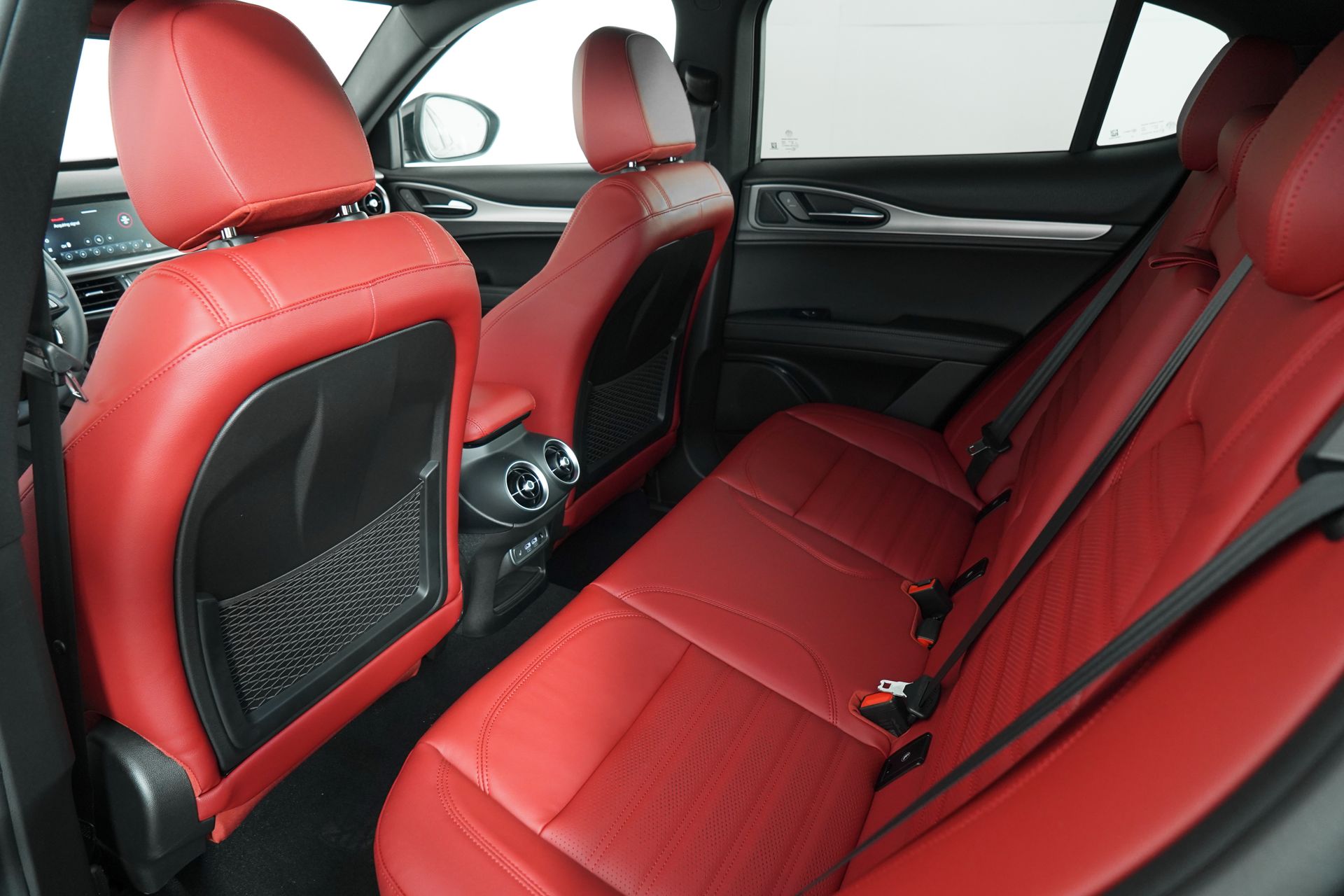 2025 Alfa Romeo Stelvio photo 17