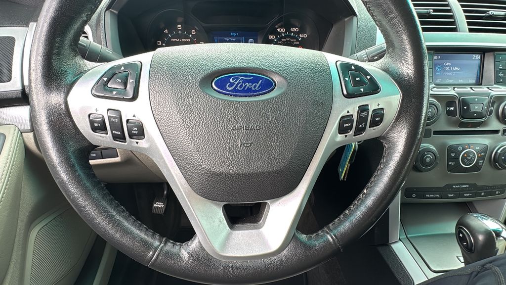 2015 Ford Explorer XLT photo 22