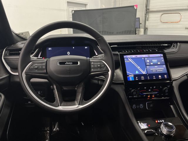 2024 Jeep Grand Cherokee Limited photo 3