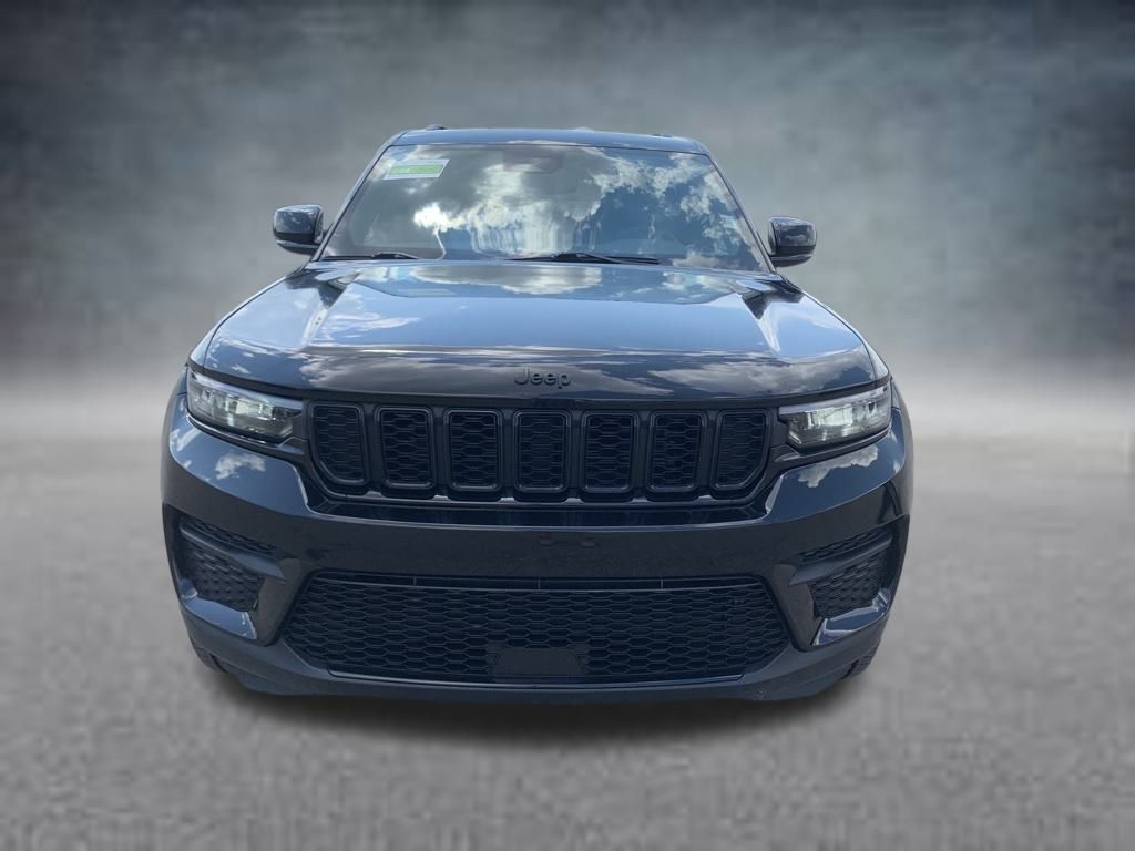 2023 Jeep Grand Cherokee Altitude photo 2