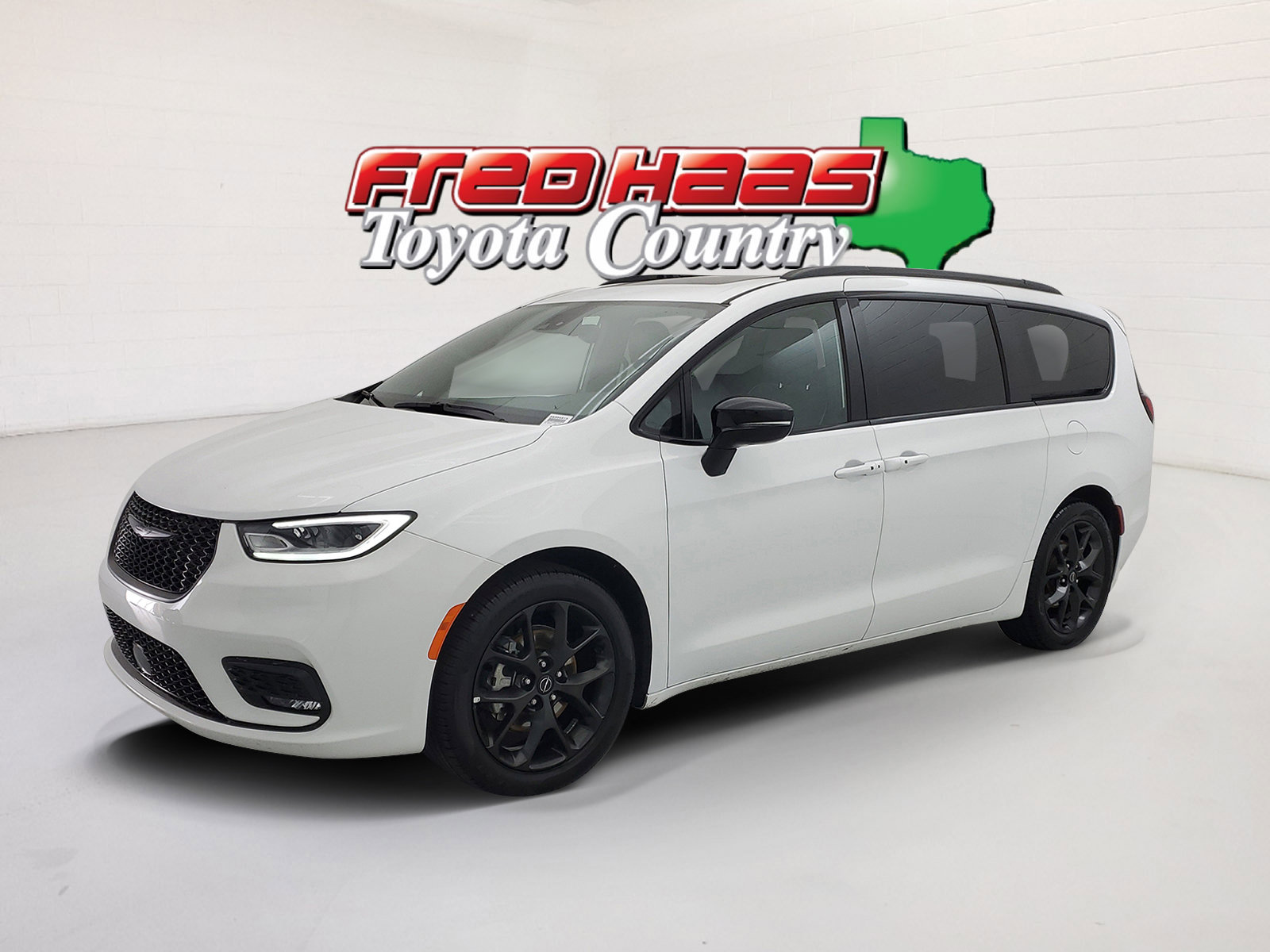 2025 Chrysler Pacifica Limited's photo