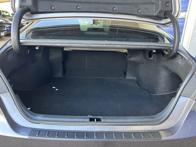 2020 Toyota Camry SE photo 32