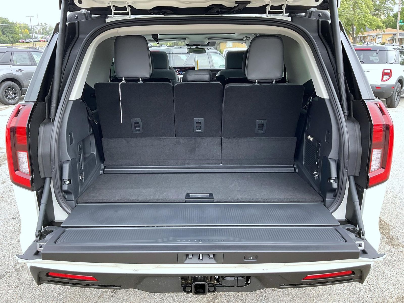 2025 Ford Expedition photo 8