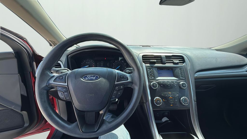 2020 Ford Fusion S photo 12