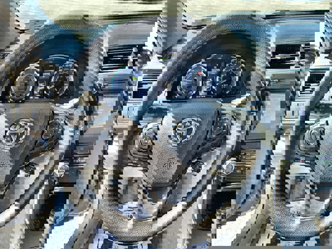 2017 Toyota Camry LE photo 16