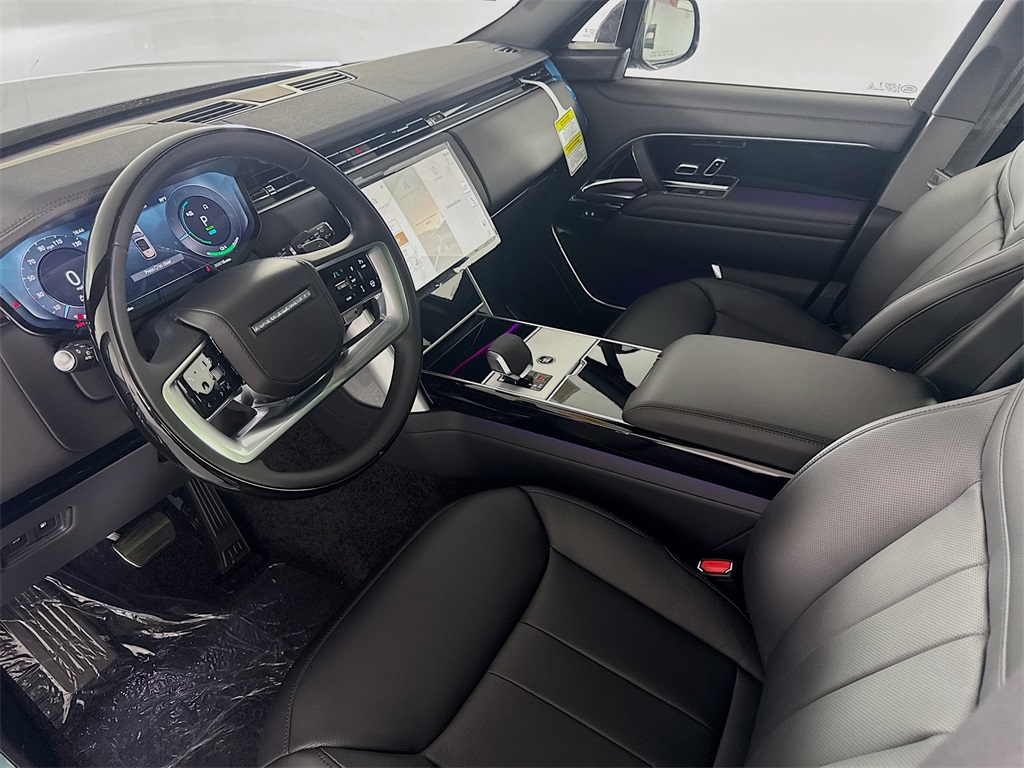 2025 Land Rover Range Rover SE photo 9