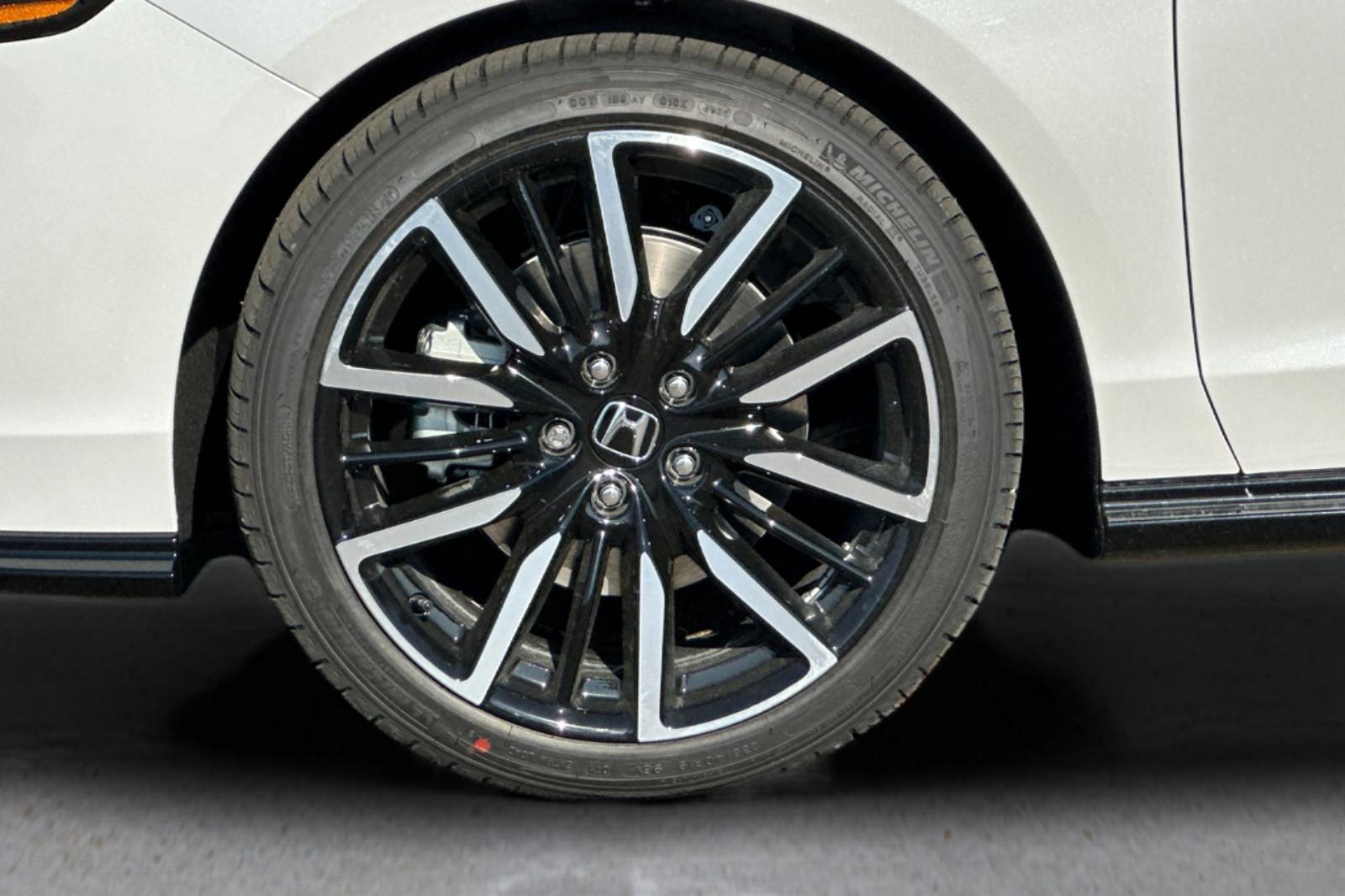 2025 Honda Accord Hybrid Touring photo 28