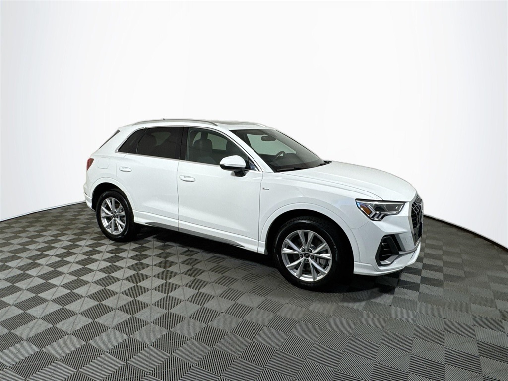 2023 Audi Q3 S line Premium photo 4