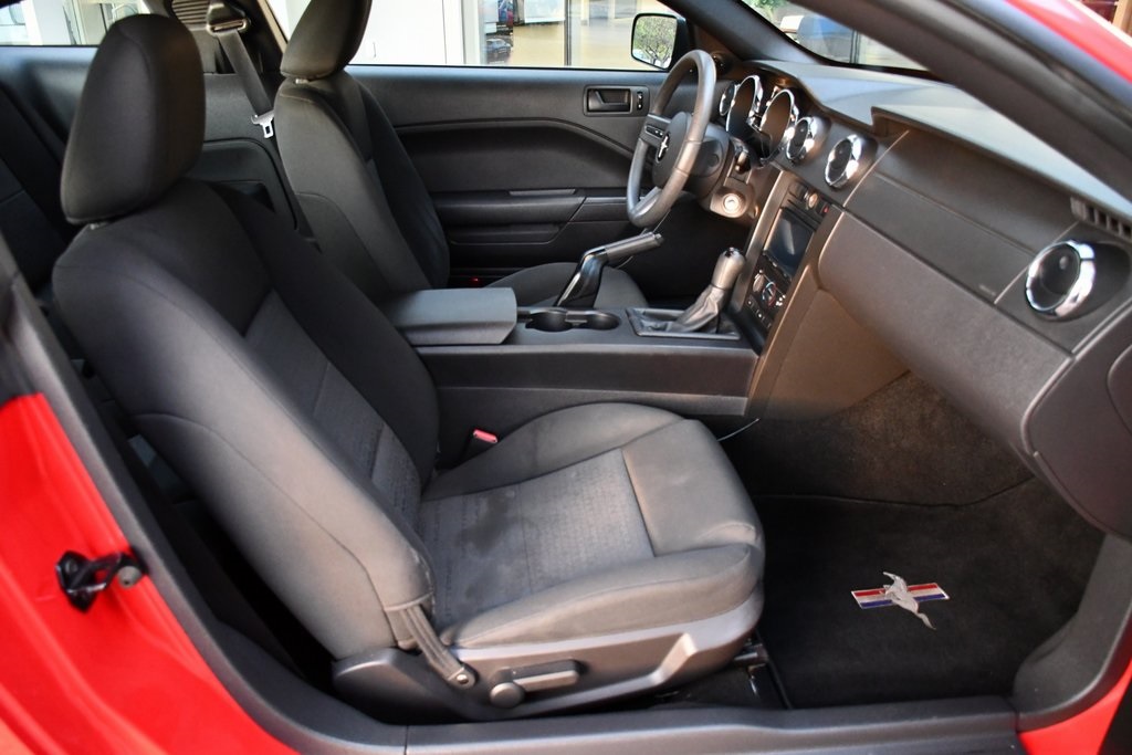 2005 Ford Mustang photo 27