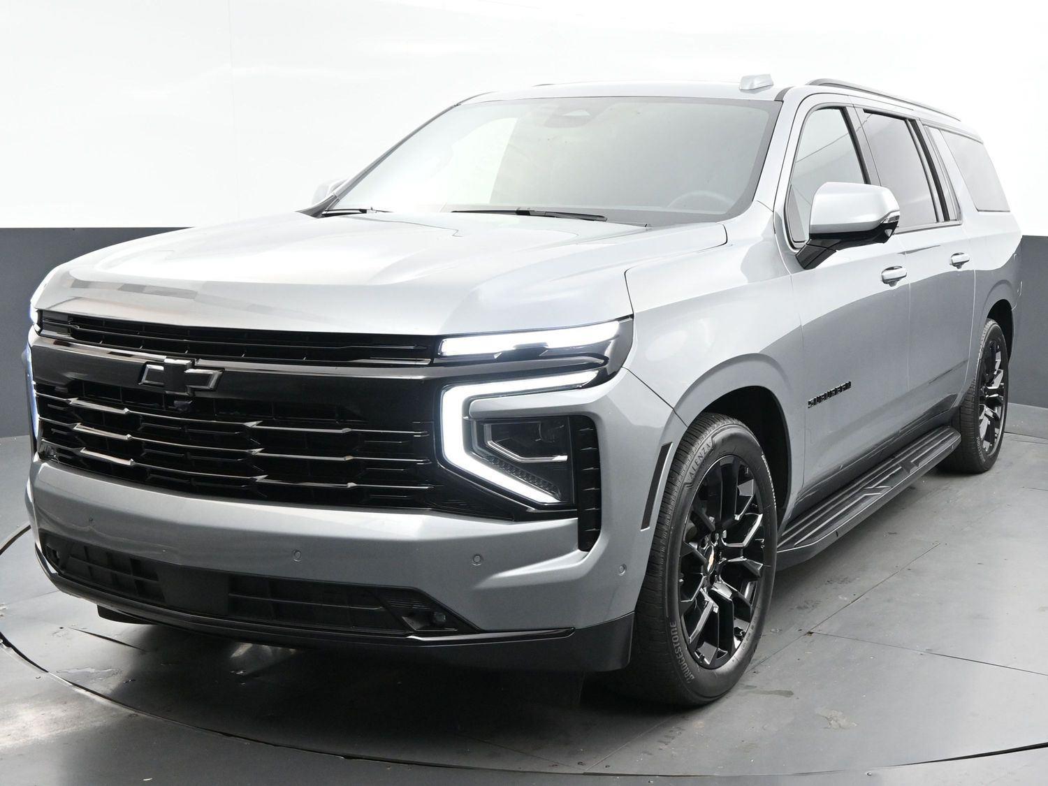 2025 Chevrolet Suburban RST photo 3