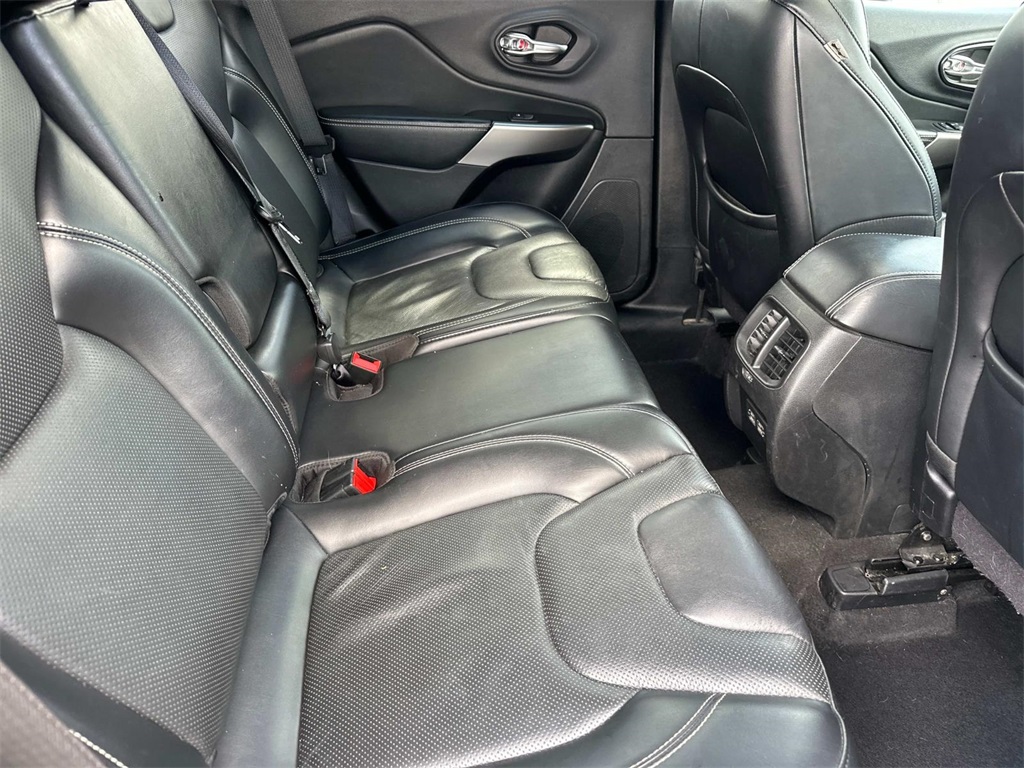 2021 Jeep Cherokee Latitude Lux photo 16