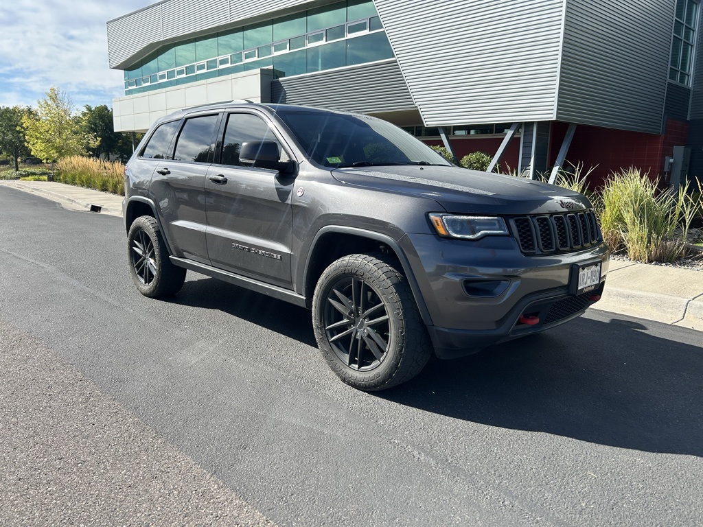 2019 Jeep Grand Cherokee Trailhawk photo 2