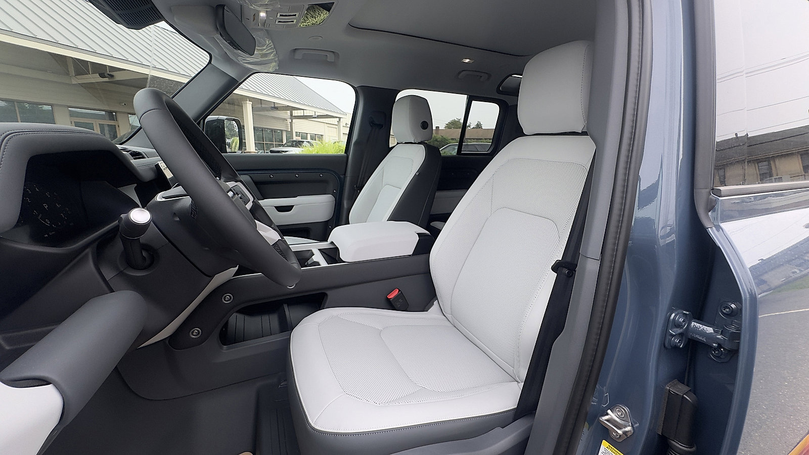 2025 Land Rover Defender 110 S photo 10