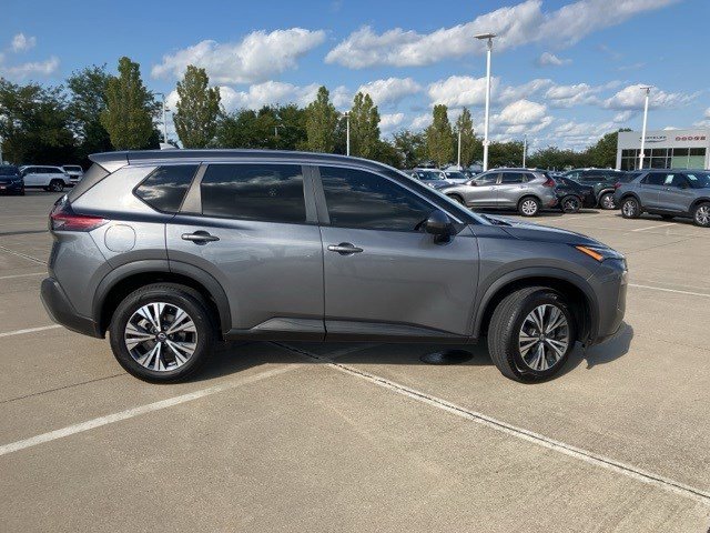 2022 Nissan Rogue SV photo 4