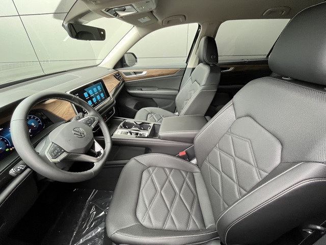 2025 Volkswagen Atlas SE Technology photo 2