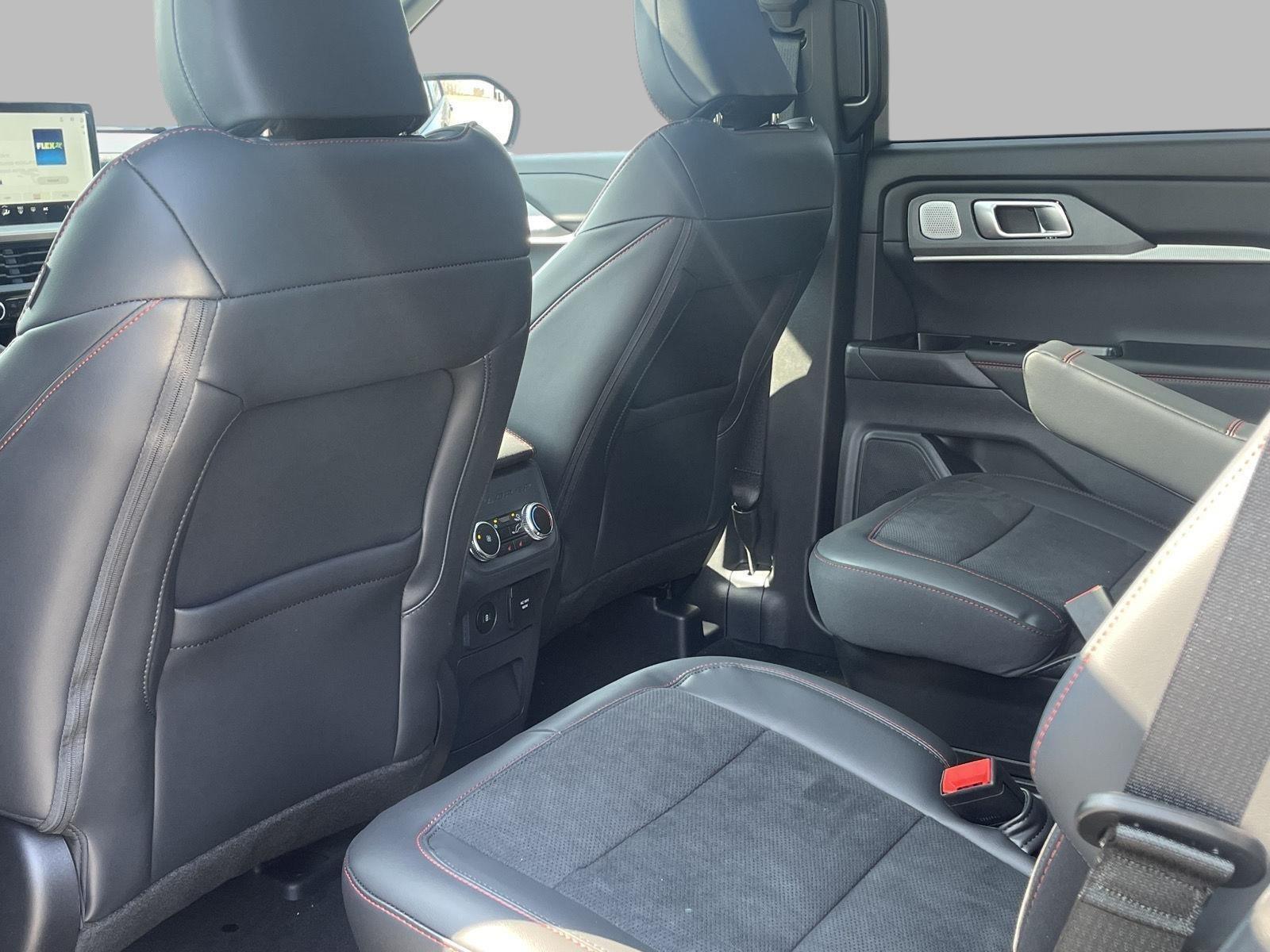 2025 Ford Explorer ST photo 21