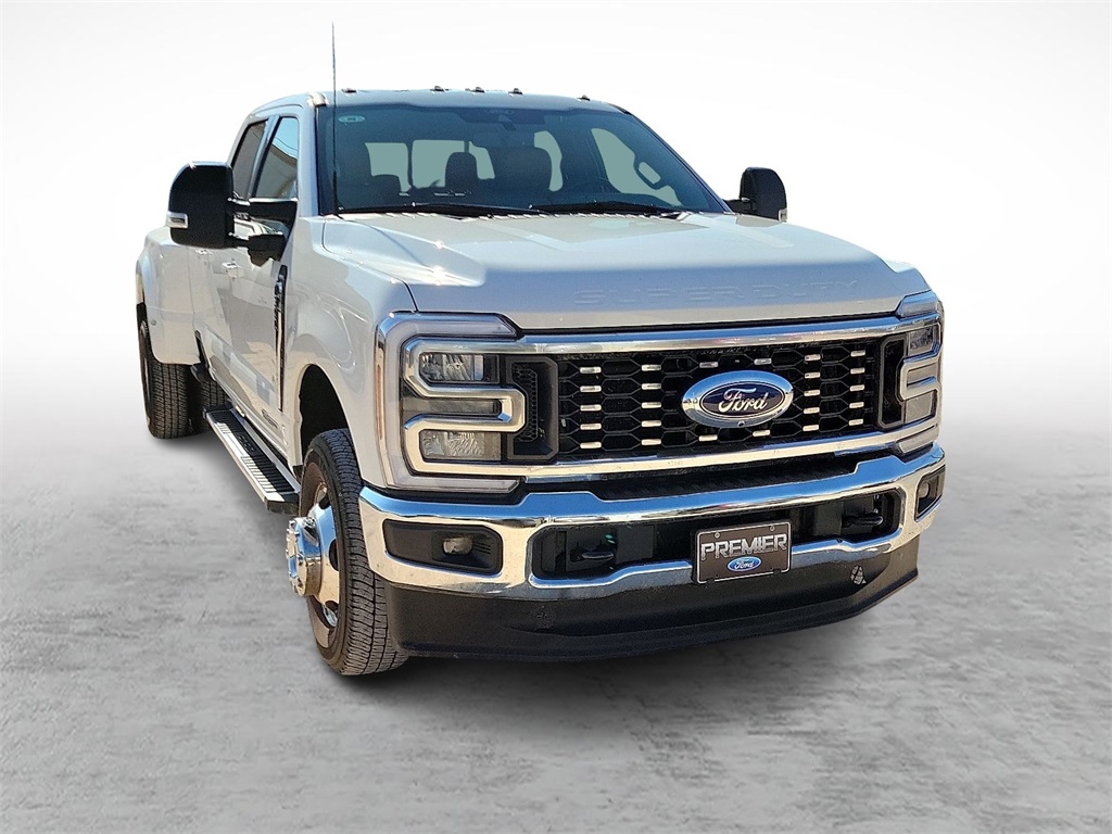 2024 Ford F-350 Lariat photo 2