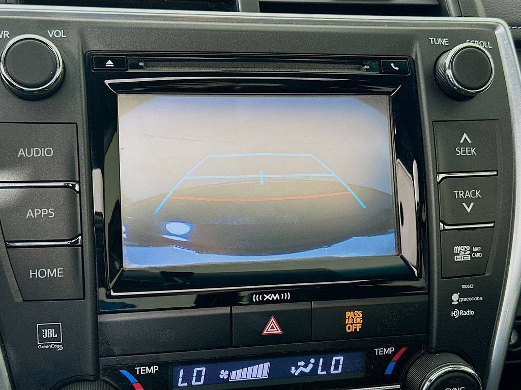 2017 Toyota Camry XLE photo 12