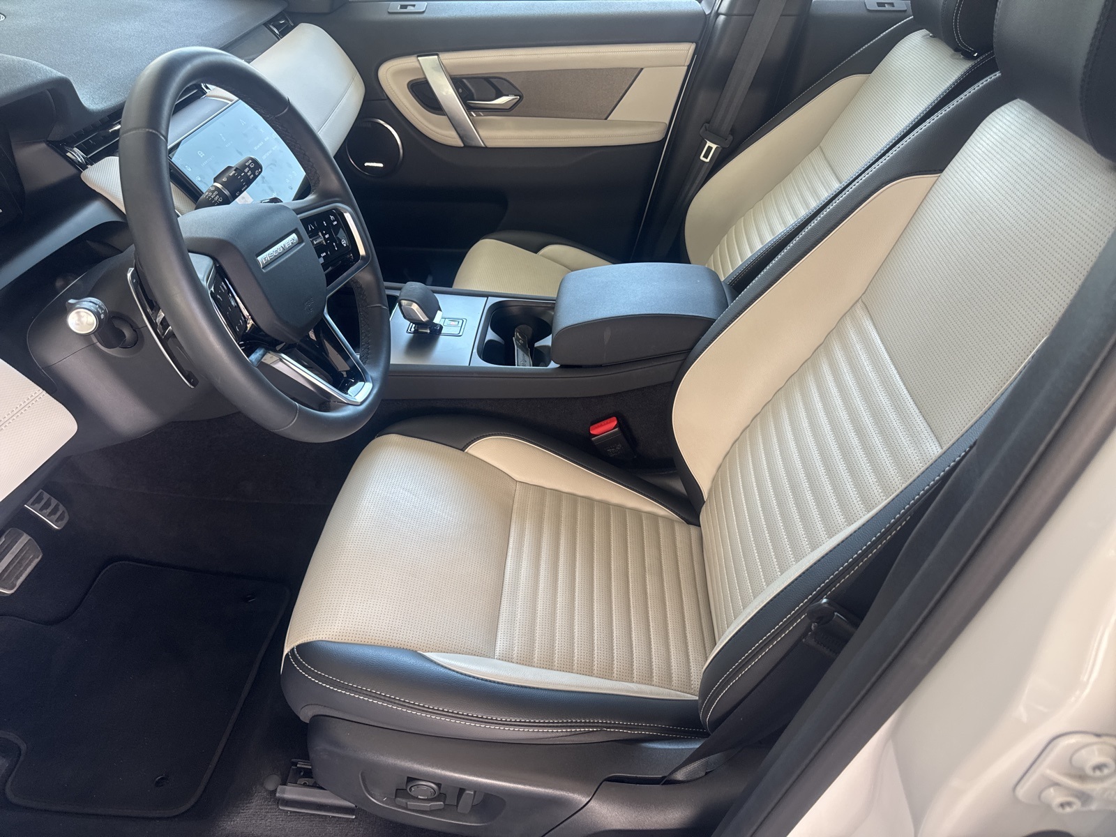 2024 Land Rover Discovery Sport SE photo 10