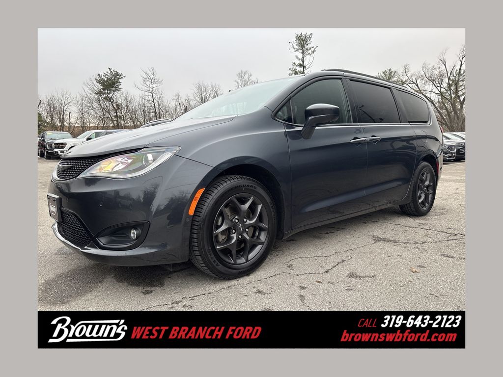 2020 Chrysler Pacifica Touring L's photo