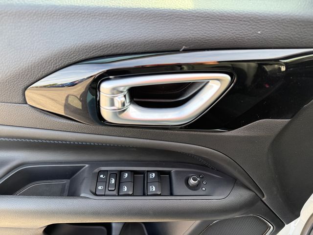 2026 Jeep Compass Latitude photo 14