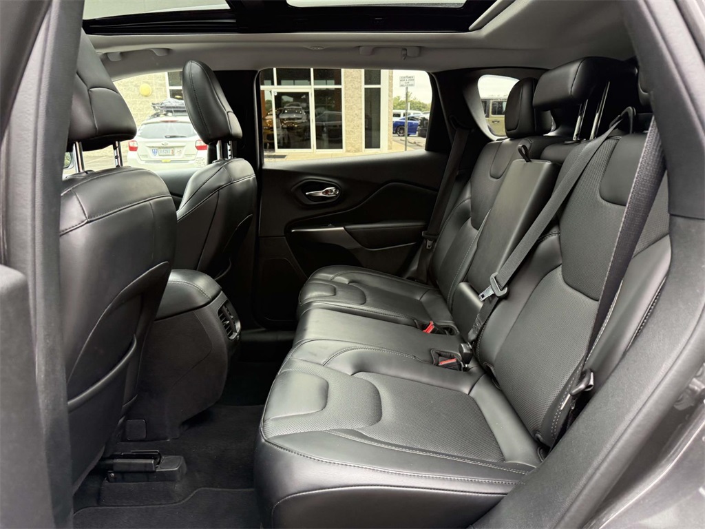 2021 Jeep Cherokee Latitude Lux photo 14