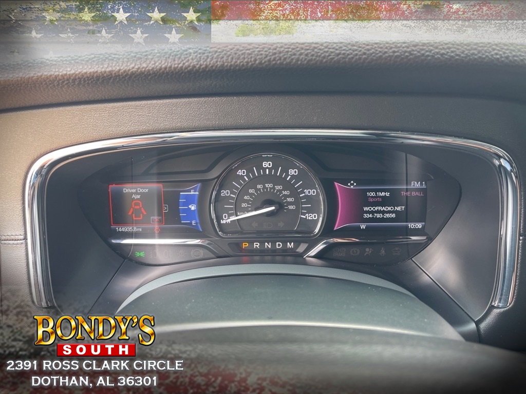 2017 Lincoln Navigator Select photo 2