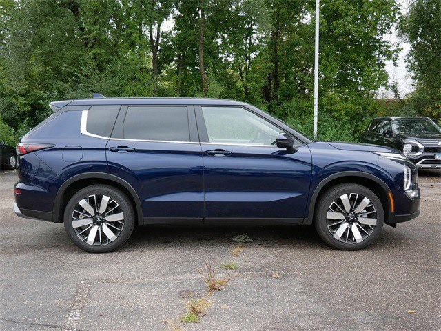 2025 Mitsubishi Outlander SE photo 6