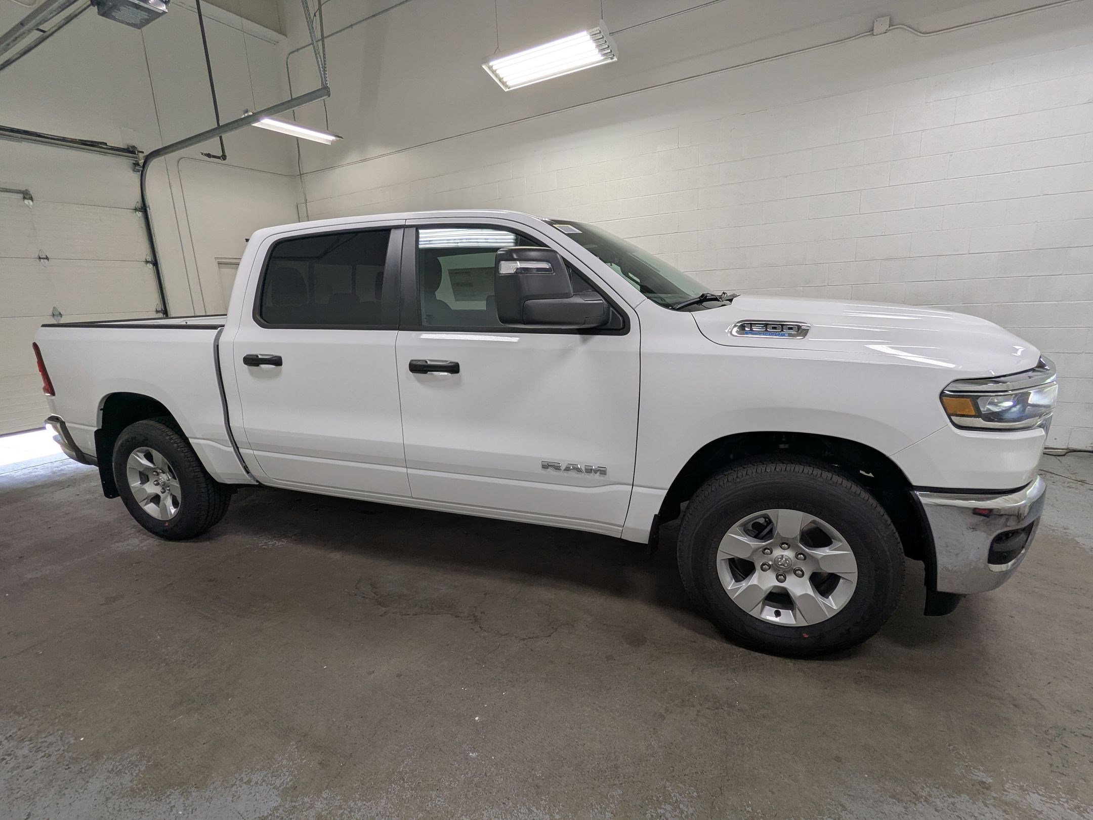 2025 Ram 1500 Tradesman photo 2