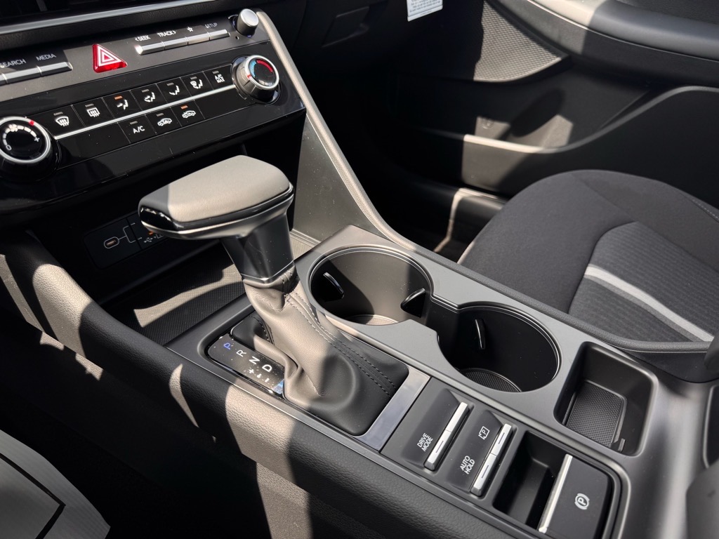 2025 Hyundai Sonata SE photo 4