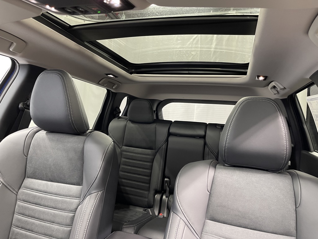 2025 Mitsubishi Outlander SE photo 9