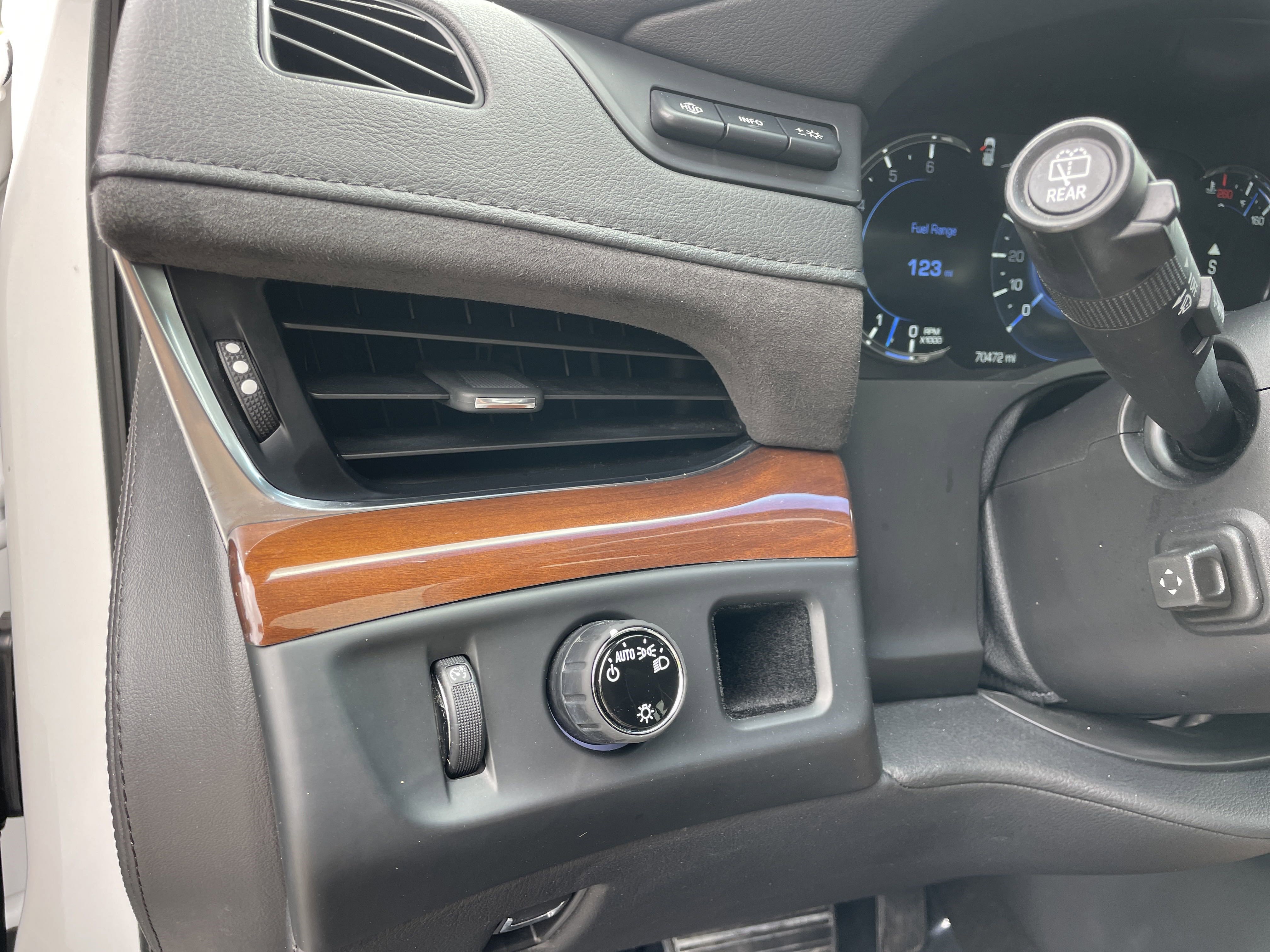 2019 Cadillac Escalade Premium Luxury photo 19