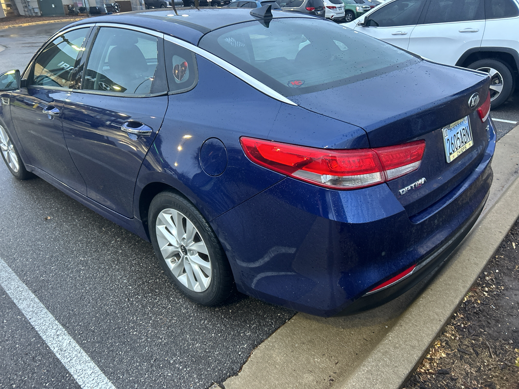 2017 Kia Optima EX photo 2