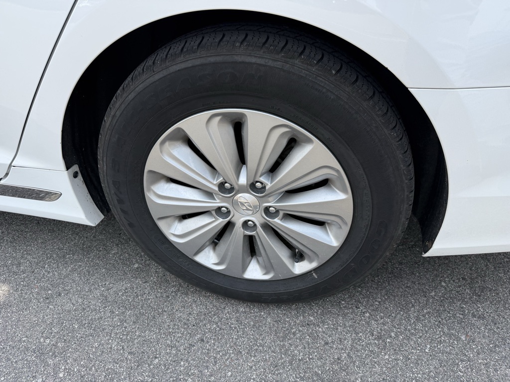 2016 Hyundai Sonata SE Hybrid photo 6